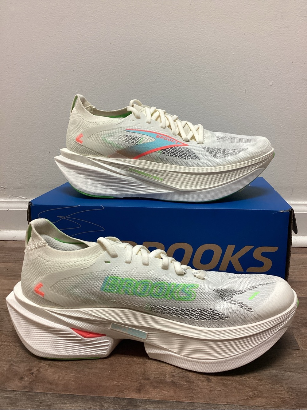 Men’s Brooks Hyperion Max 3 - Picture 2 of 5